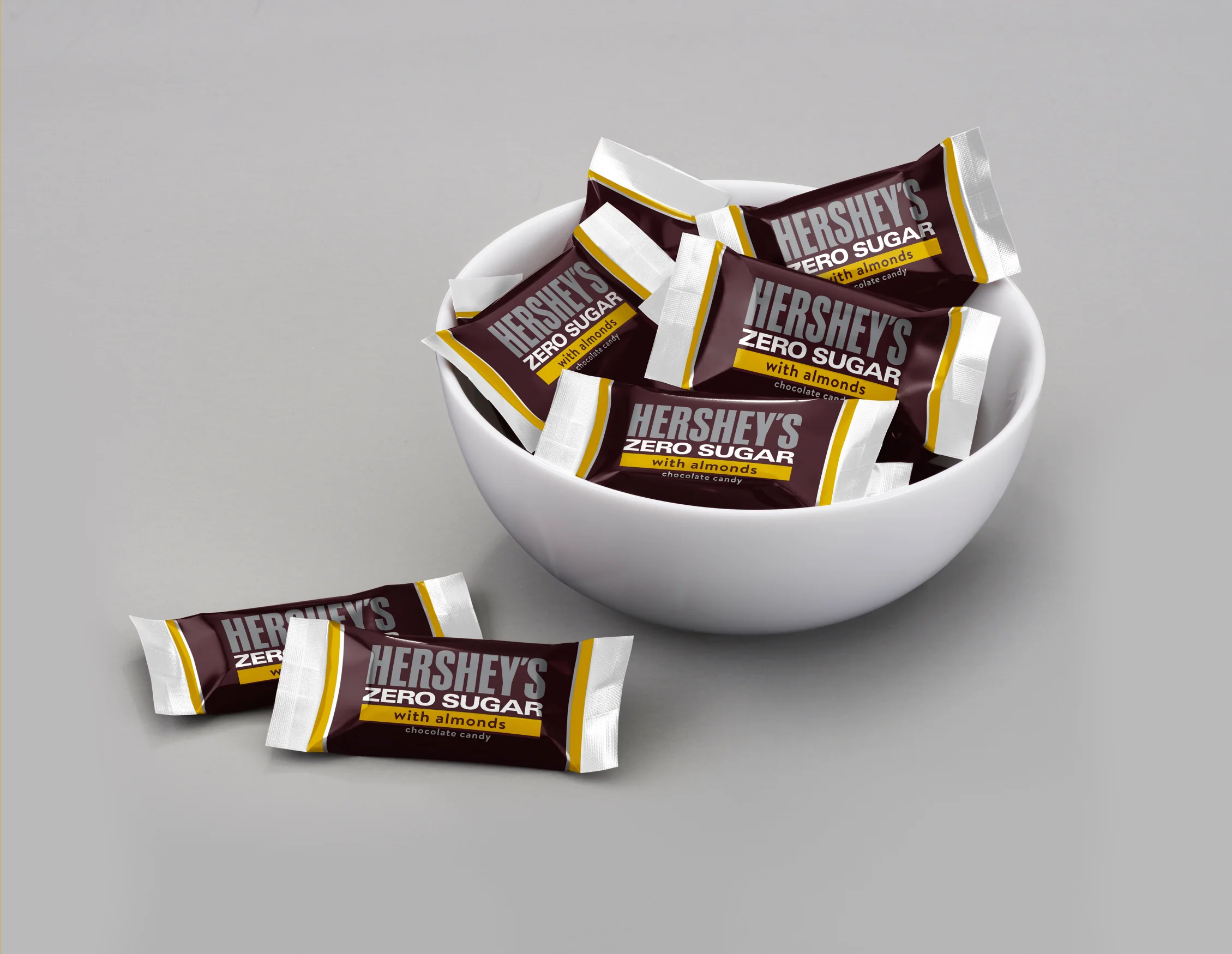 HERSHEY'S ZERO SUGAR CHOCOLATE CANDY WITH ALMOND 5.1 OZ - Image 3